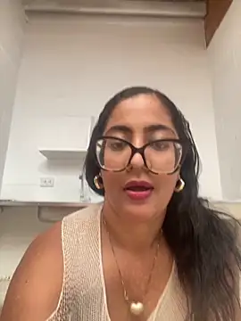 Snapshot of Jessyivonne chatting on October 17, 2025, 1:57 pm Jessyivonne online show from October 17, 2025, 1:57 pm