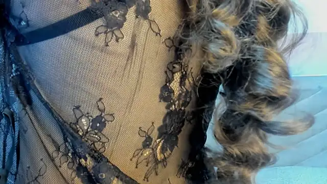 Snapshot of molly_zanderbond_ chatting on October 18, 2025, 3:08 am molly zanderbond online show from October 18, 2025, 3:08 am