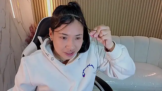 Snapshot of Hollypeyton_Tp chatting on October 31, 2025, 1:08 pm Hollypeyton Tp online show from October 31, 2025, 1:08 pm