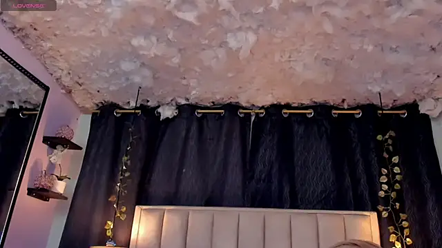 Snapshot of melody-rouss chatting on October 17, 2025, 9:05 pm melody-rouss online show from October 17, 2025, 9:05 pm