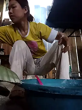 Ngocmi909 online show from April 18, 2026, 4:37 am