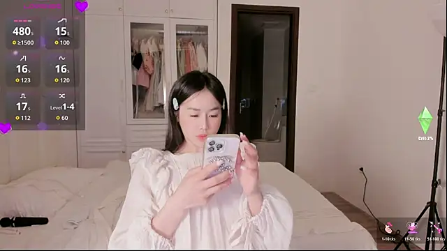 strawberry-ni online show from October 30, 2025, 4:59 pm