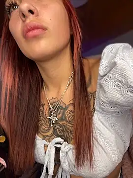 Snapshot of Sara_pink18 chatting on October 31, 2025, 3:58 am Sara pink18 online show from October 31, 2025, 3:58 am