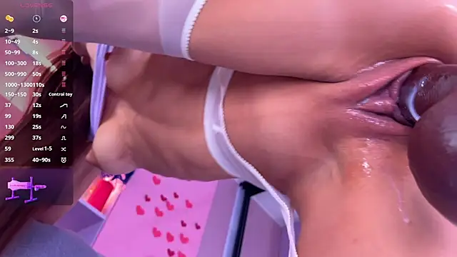 Snapshot of Crystallana chatting on October 24, 2025, 8:57 am Crystallana online show from October 24, 2025, 8:57 am