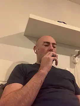 Richmcgee online show from April 17, 2026, 7:49 pm