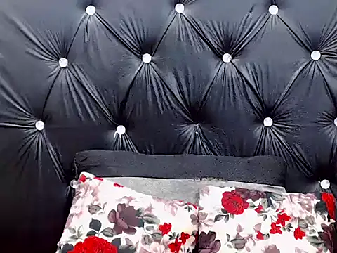 AppleAss02 online show from October 23, 2025, 8:18 pm