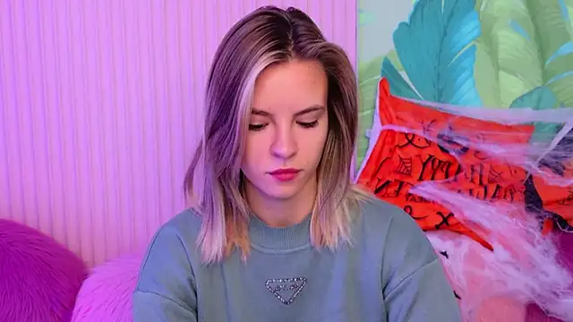 Snapshot of KiaraRolls chatting on October 23, 2025, 8:40 pm KiaraRolls online show from October 23, 2025, 8:40 pm