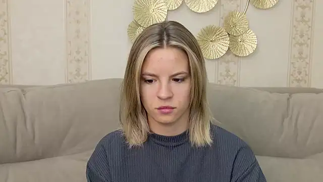 Snapshot of KiaraRolls chatting on September 21, 2025, 8:36 pm KiaraRolls online show from September 21, 2025, 8:36 pm