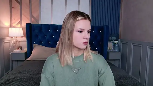 Snapshot of KiaraRolls chatting on November 11, 2025, 10:32 am KiaraRolls online show from November 11, 2025, 10:32 am