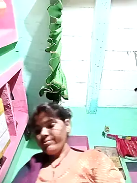 Snapshot of Sexy_queeny chatting on October 29, 2025, 5:01 pm Sexy queeny online show from October 29, 2025, 5:01 pm