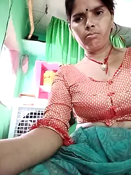 Snapshot of Sexy_queeny chatting on October 31, 2025, 10:23 am Sexy queeny online show from October 31, 2025, 10:23 am