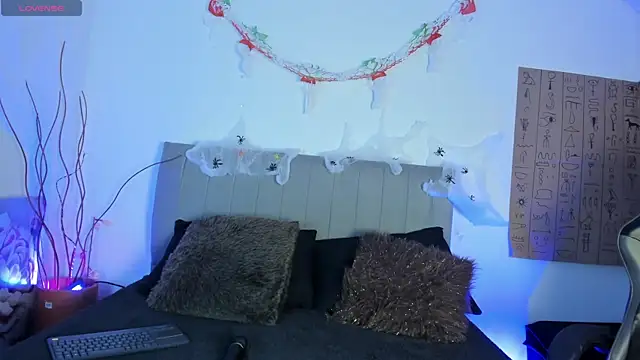 Snapshot of SoffiRousee chatting on October 29, 2025, 12:04 pm SoffiRousee online show from October 29, 2025, 12:04 pm