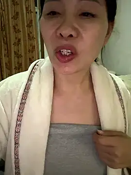 xiiuuff18 online show from January 12, 2026, 11:28 am