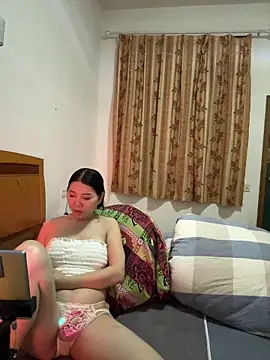 xiiuuff18 online show from November 16, 2025, 12:43 pm