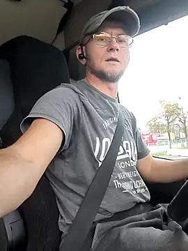 Snapshot of RoadDaddyXL chatting on October 21, 2025, 12:15 pm RoadDaddyXL online show from October 21, 2025, 12:15 pm