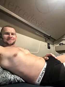 Snapshot of RoadDaddyXL chatting on October 18, 2025, 1:24 pm RoadDaddyXL online show from October 18, 2025, 1:24 pm