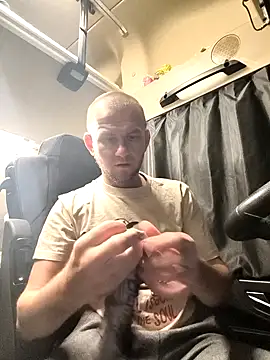 Snapshot of RoadDaddyXL chatting on September 18, 2025, 10:02 pm RoadDaddyXL online show from September 18, 2025, 10:02 pm