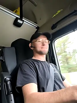 Snapshot of RoadDaddyXL chatting on October 15, 2025, 8:44 am RoadDaddyXL online show from October 15, 2025, 8:44 am