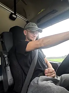 Snapshot of RoadDaddyXL chatting on October 16, 2025, 12:24 pm RoadDaddyXL online show from October 16, 2025, 12:24 pm