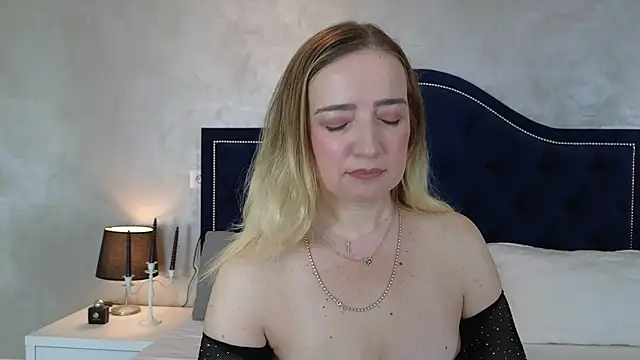 Snapshot of Blue_Angel_Sweet chatting on October 6, 2025, 3:40 am Blue Angel Sweet online show from October 6, 2025, 3:40 am