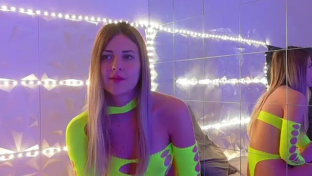 Snapshot of Aishha_ chatting on October 15, 2025, 5:06 am Aishha  online show from October 15, 2025, 5:06 am