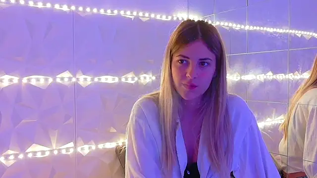 Snapshot of Aishha_ chatting on September 19, 2025, 5:22 am Aishha  online show from September 19, 2025, 5:22 am