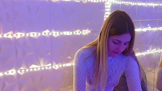 Aishha  online show from November 13, 2025, 6:06 am