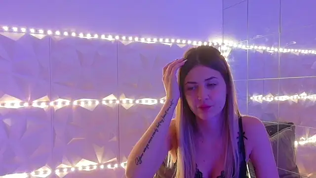 Aishha  online show from December 23, 2025, 5:29 am