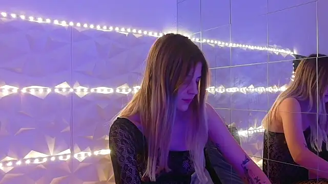 Snapshot of Aishha_ chatting on October 31, 2025, 5:59 am Aishha  online show from October 31, 2025, 5:59 am