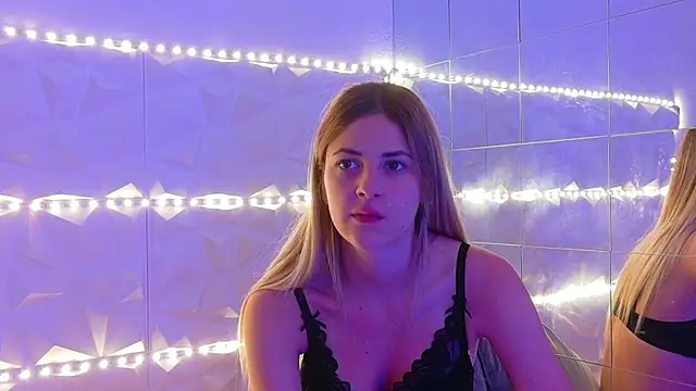 Snapshot of Aishha_ chatting on September 25, 2025, 5:13 am Aishha  online show from September 25, 2025, 5:13 am