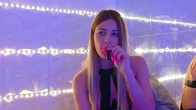 Snapshot of Aishha_ chatting on October 9, 2025, 5:41 am Aishha  online show from October 9, 2025, 5:41 am