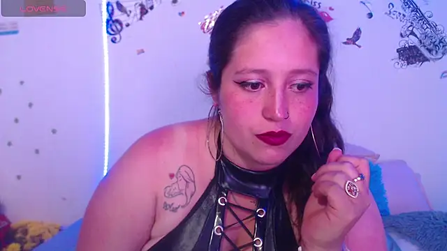 nahomy jonhs online show from October 5, 2025, 4:03 am