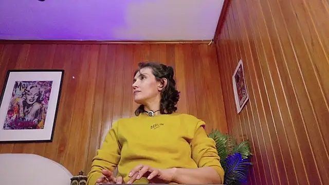 Zafiro Gem  online show from February 8, 2026, 9:18 am