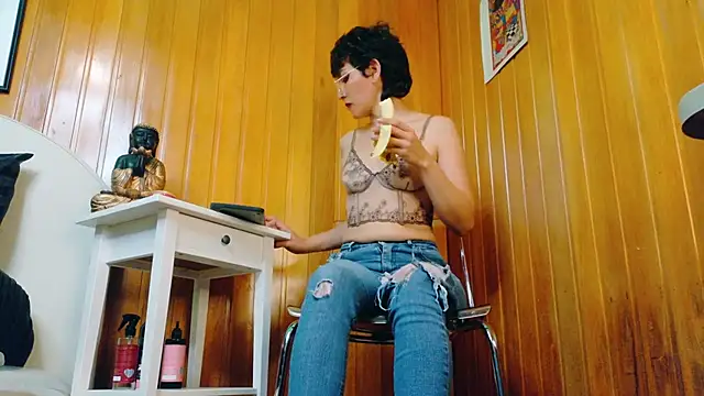 Snapshot of Zafiro_Gem_ chatting on October 18, 2025, 8:00 pm Zafiro Gem  online show from October 18, 2025, 8:00 pm