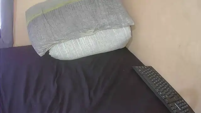 Snapshot of maskedjezebelbaddie chatting on September 24, 2025, 11:06 am maskedjezebelbaddie online show from September 24, 2025, 11:06 am