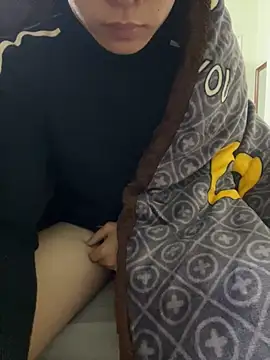 anhduc2k555 online show from November 18, 2025, 8:06 am