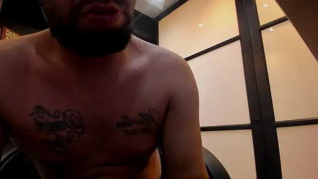 Snapshot of JhoanMontes chatting on October 22, 2025, 7:46 pm JhoanMontes online show from October 22, 2025, 7:46 pm