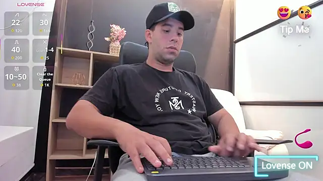 Snapshot of JhoanMontes chatting on September 18, 2025, 7:39 pm JhoanMontes online show from September 18, 2025, 7:39 pm