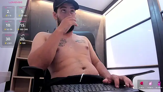 Snapshot of JhoanMontes chatting on October 11, 2025, 9:05 pm JhoanMontes online show from October 11, 2025, 9:05 pm