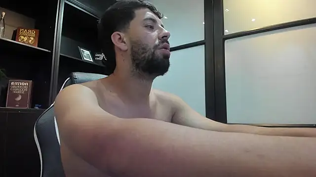 Snapshot of JhoanMontes chatting on October 23, 2025, 7:45 pm JhoanMontes online show from October 23, 2025, 7:45 pm