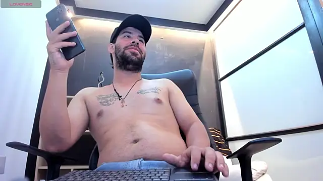 Snapshot of JhoanMontes chatting on October 9, 2025, 7:36 pm JhoanMontes online show from October 9, 2025, 7:36 pm