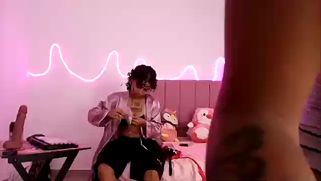 Valerin salazar online show from October 6, 2025, 2:13 am