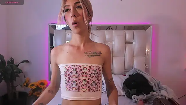 Darlyn tenderhot   online show from February 28, 2026, 8:30 pm