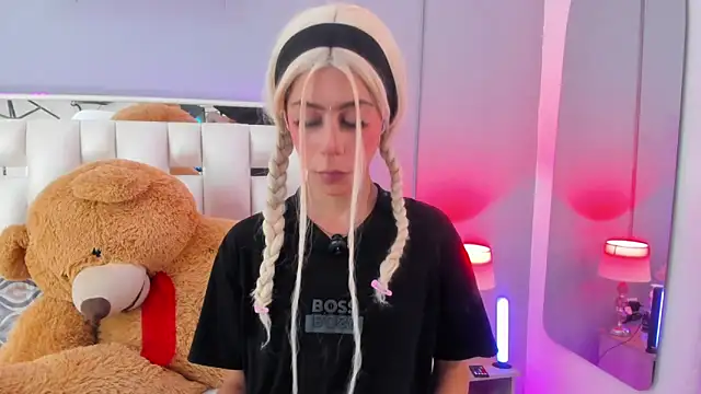 Snapshot of Darlyn_tenderhot__ chatting on October 12, 2025, 2:35 am Darlyn tenderhot   online show from October 12, 2025, 2:35 am