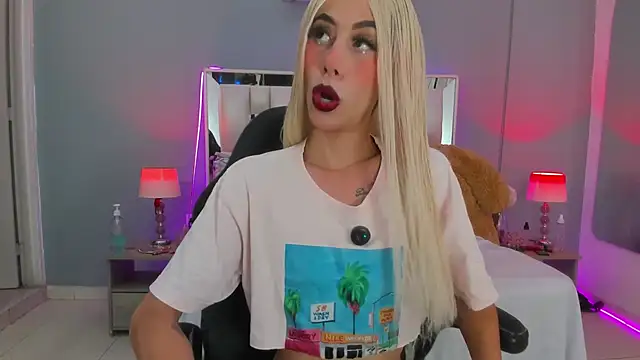 Snapshot of Darlyn_tenderhot__ chatting on October 18, 2025, 6:48 am Darlyn tenderhot   online show from October 18, 2025, 6:48 am