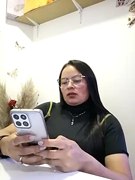 Snapshot of Daliz_Leon chatting on September 23, 2025, 10:50 pm Daliz Leon online show from September 23, 2025, 10:50 pm