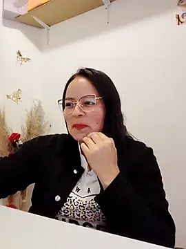 Snapshot of Daliz_Leon chatting on September 23, 2025, 1:56 am Daliz Leon online show from September 23, 2025, 1:56 am