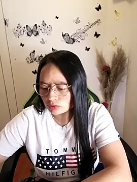 Snapshot of Daliz_Leon chatting on October 5, 2025, 2:24 am Daliz Leon online show from October 5, 2025, 2:24 am