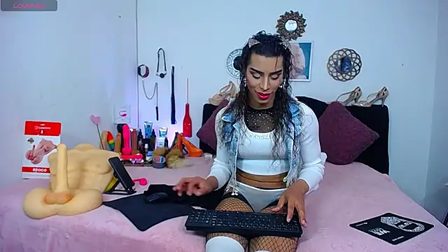 Starhott  online show from October 16, 2025, 12:35 pm