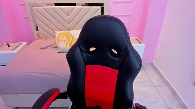 SHENOA HUNTER online show from October 23, 2025, 2:43 am